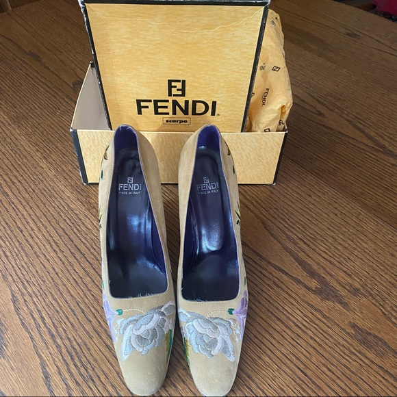 FENDI Vintage 90s Suede Camel Trophy Embroidered Wedge Heels. Made in It… - Picture 2 of 8